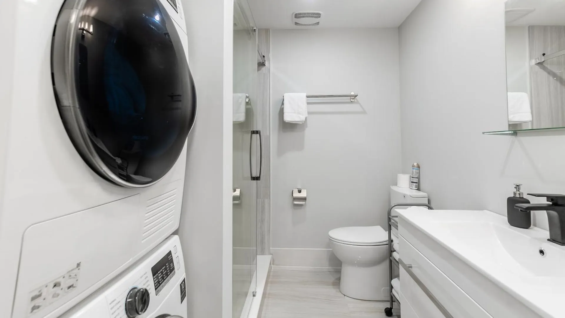 Globalstay Modern Basement In The Heart Of Toronto 0*,  Canada